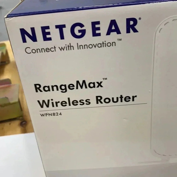 Netgear Wireless Router WPN824 - Picture 2 of 13